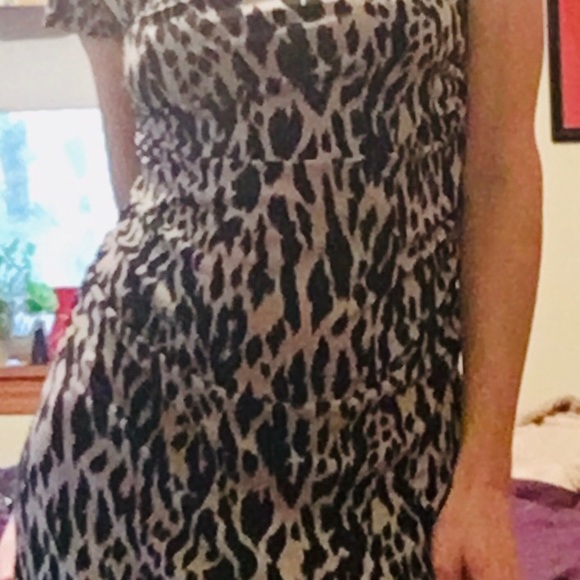 Stretchy Vince Camuto animal print dress *Discounted Shipping 📦* - Picture 6 of 6